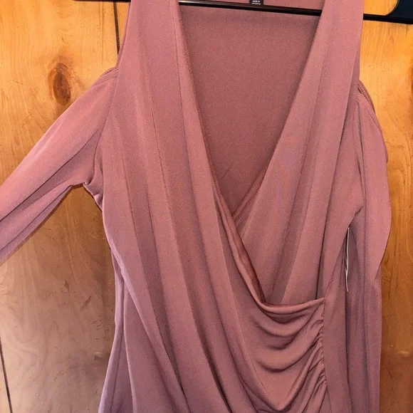 NWT EXPRESS COLD SHOULDER TOP - Picture 4 of 6